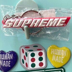Surpeme keychain